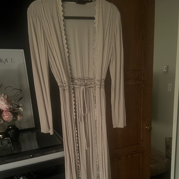 Vici Tan Bohemian Duster with tie / Size Small - Picture 4 of 4